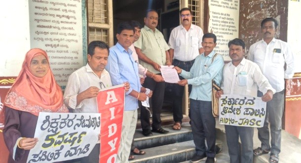 Job aspirants demand five-year age relaxation in 15,000-teacher recruitment