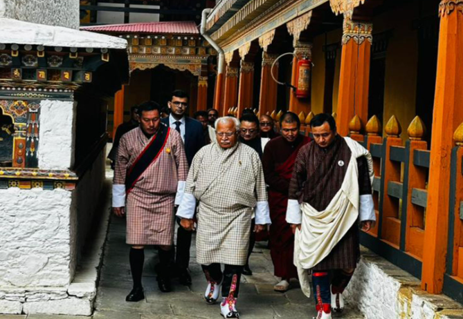 Khattar offers prayers at Simtokha Dzong