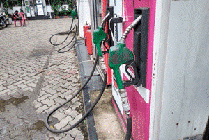 Panic rush to fuel stations trigger chaos in Kashmir