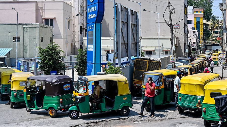 Fuel shortage leaves Mandya auto drivers stranded