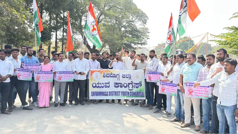 Youth Cong protests against rail fare hike