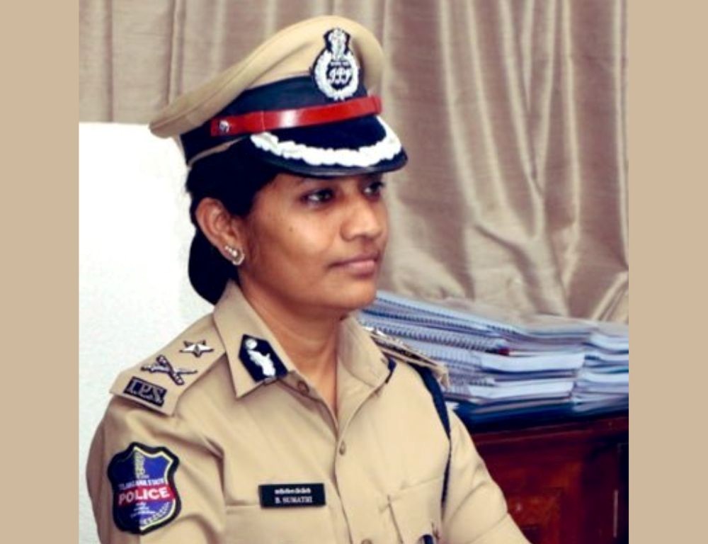 Top cop goes undercover to test safety