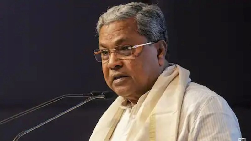 CM criticizes Modi over LPG price hike, urges resignation