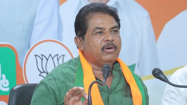 CM chair fight leaves farmers unheard, says R. Ashoka