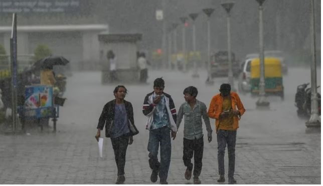 Cold Wave Hits Bengaluru: Doctors Advise Precautions as Illnesses Rise