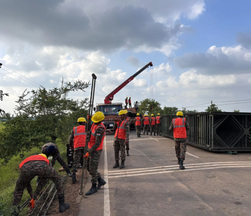 Indian Army steps up connectivity restoration in Sri Lanka