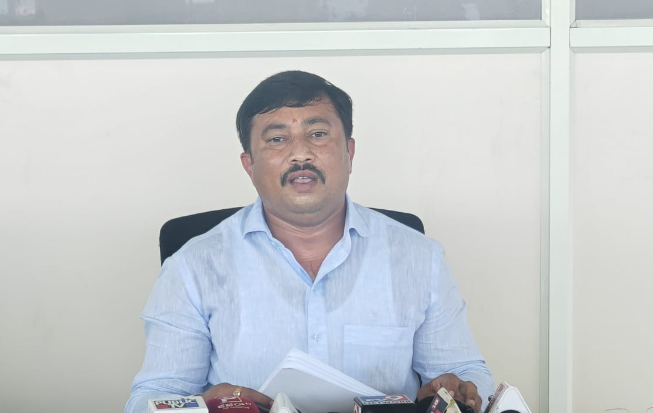 Nikhil lacks political experience, says Ganakal Nataraju