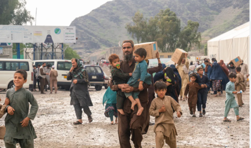 Humanitarian crisis deepens in Afghan amid Pak clashes
