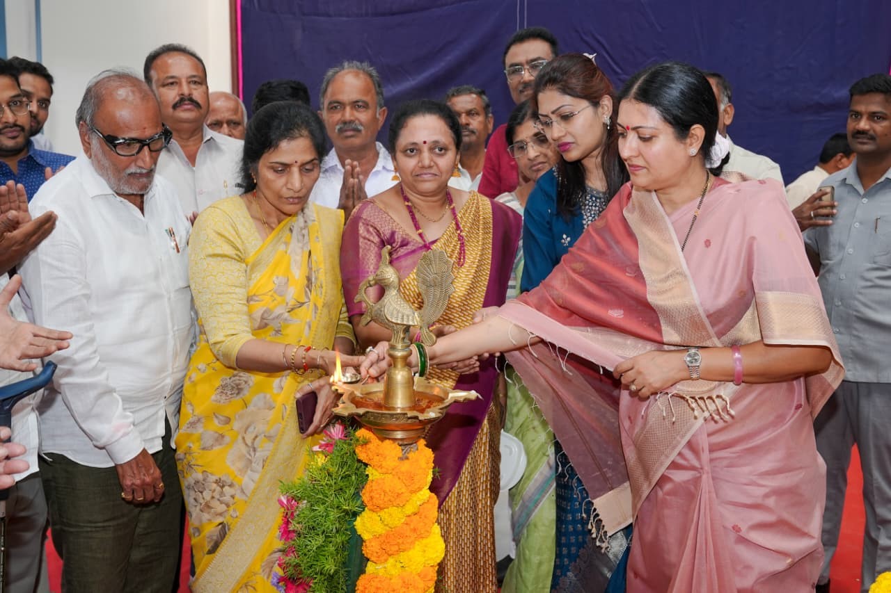 MP Prabha Mallikarjun inaugurates KOF warehouse in Davanagere