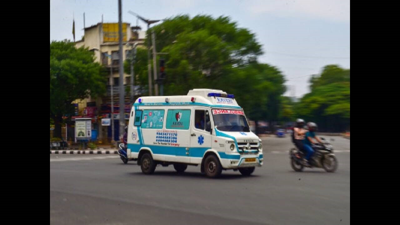Newborn with Protruding Intestines Rushed in Zero Traffic for Treatment