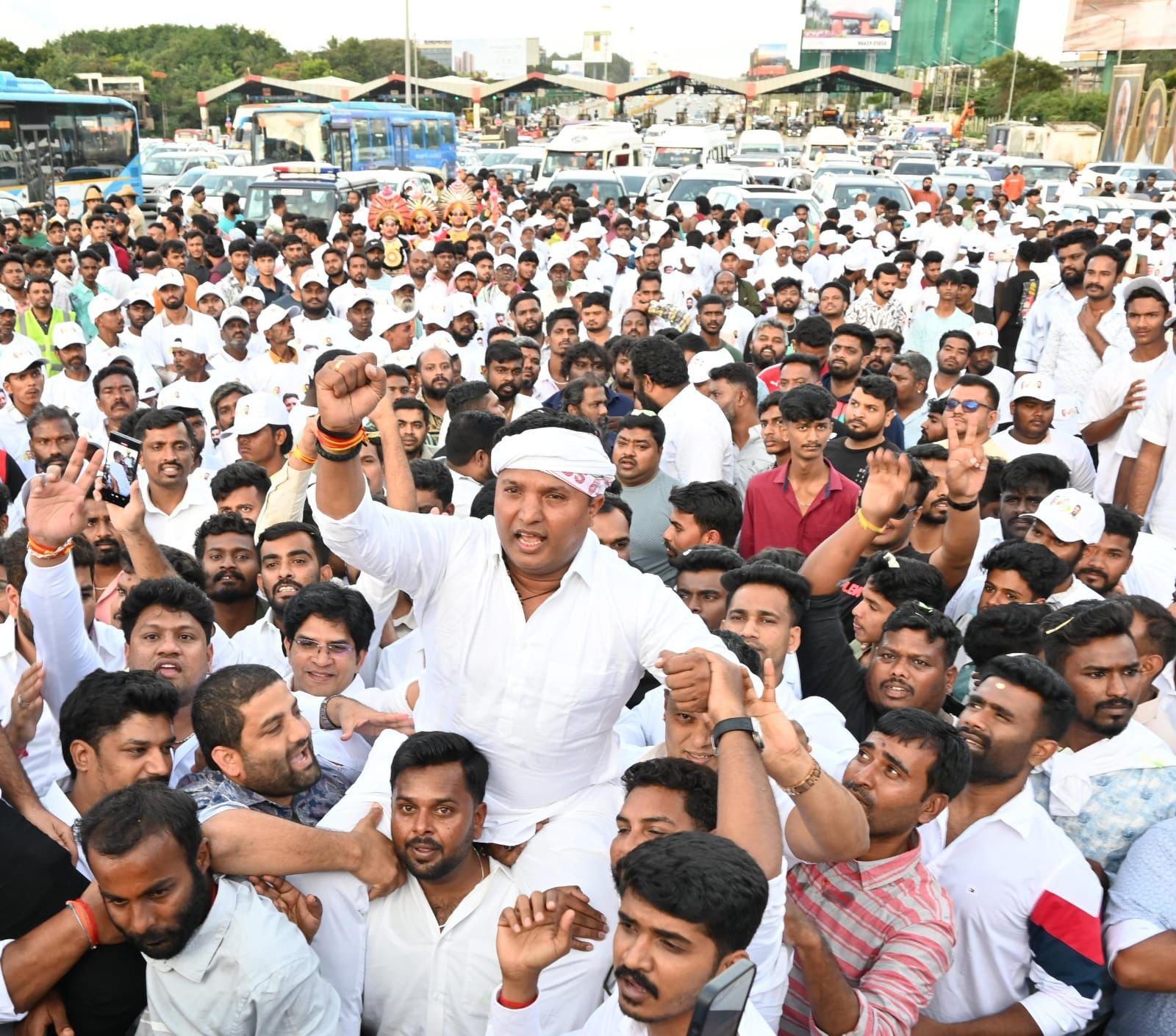 Srinivas B V gets grand Bengaluru welcome