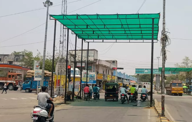 Raichur installs shade screens at traffic signals for commuters