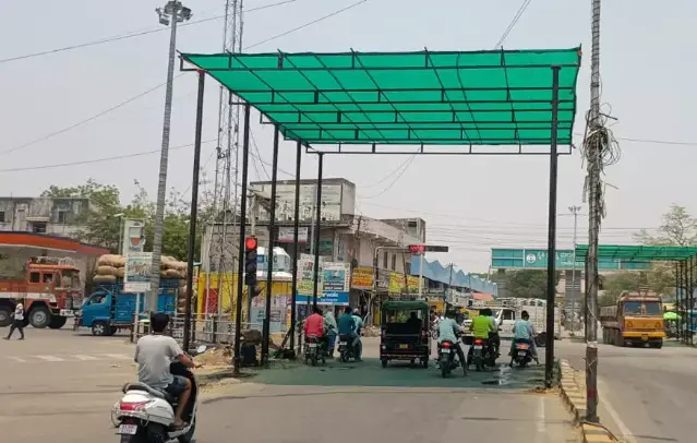 Raichur installs shade screens at traffic signals for commuters