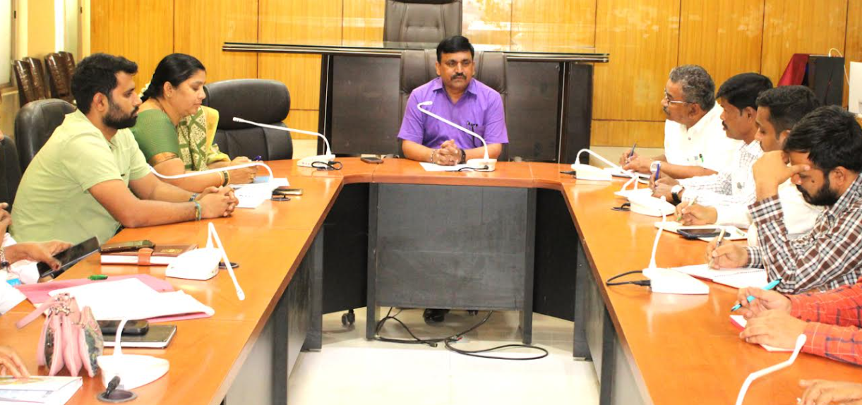 Kumaraswamy urged urgent self-census participation, directing all government staff, departments, and Gram Panchayat workers to complete enumeration and submit acknowledgements to ensure full district involvement