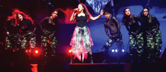 Sunidhi Chauhan steals hearts of Mysureans