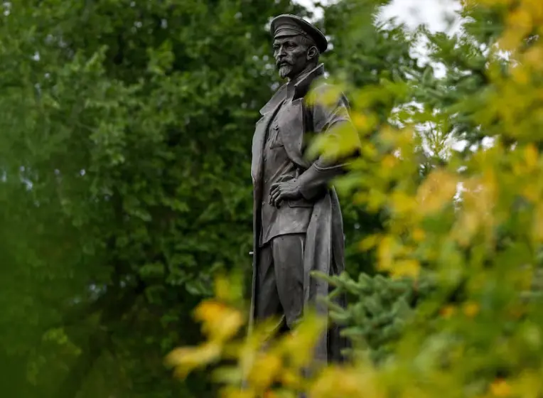 Putin returns 'Iron Felix' Dzerzhinsky to Russia's spy school