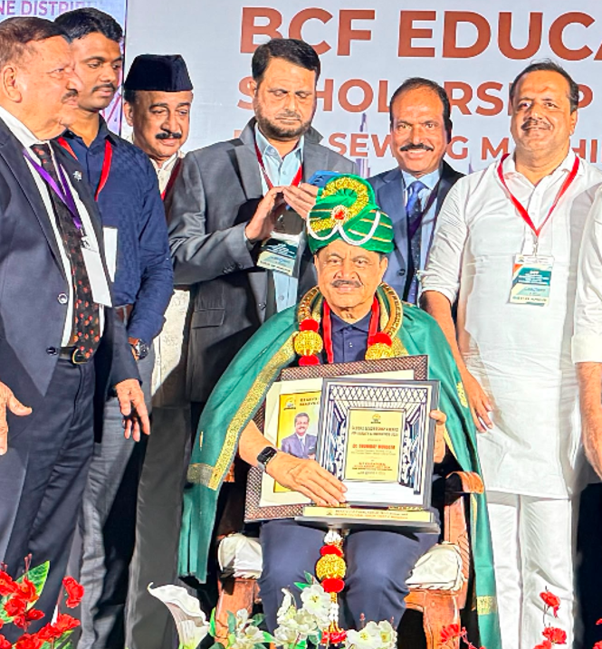 Thumbay Moideen honoured with Global Leadership Award