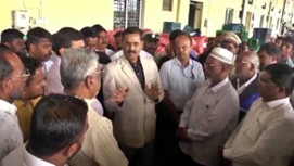 Deputy Lokayukta Visits APMC, Orders Action Against Officials Over Farmer Complaints
