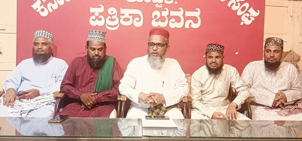 Muslim cleric demands reinstatement of expelled Congress leaders