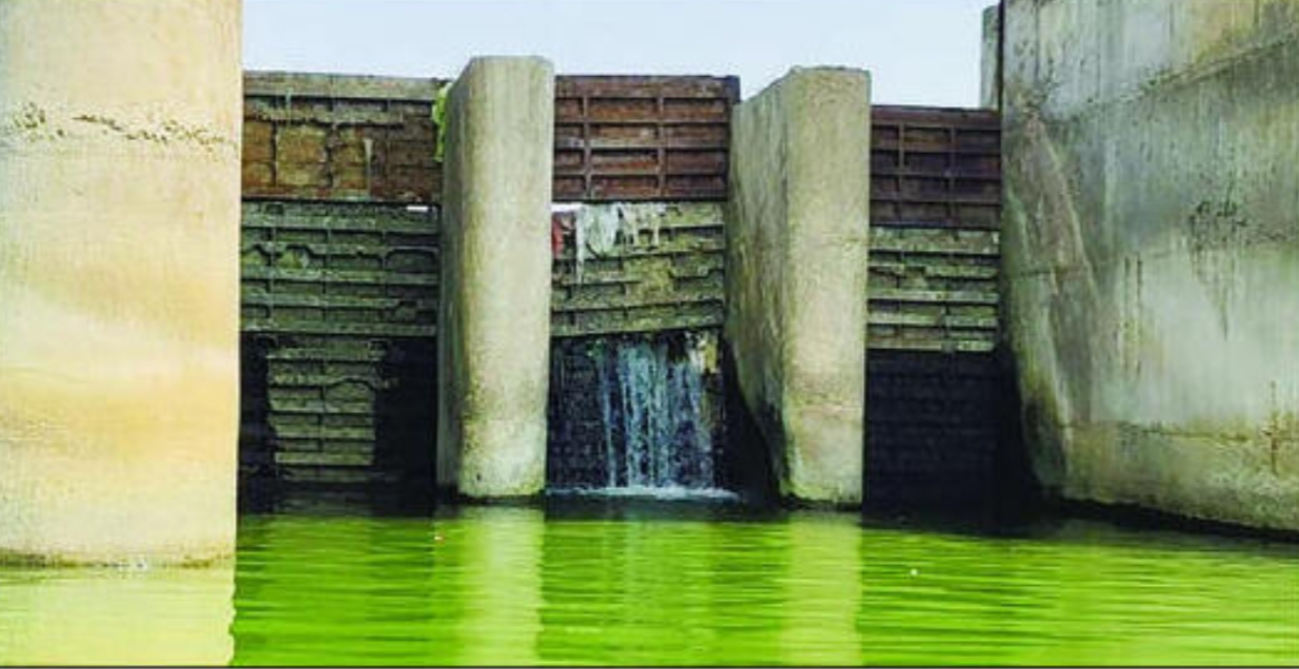 Rusted Barrage Gates Cause Water Loss, Farmers Protest