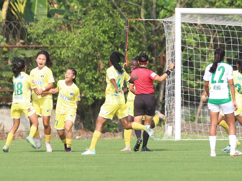 East Bengal stay perfect with vital victory
