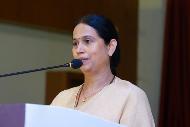 Women should step forward in every field: Min