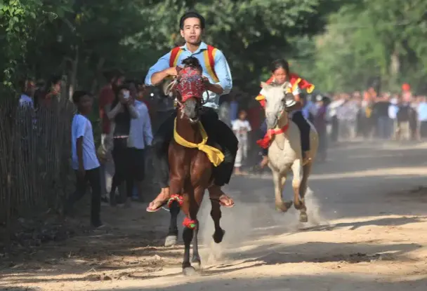 Cambodia celebrates traditional Pchum Ben festival