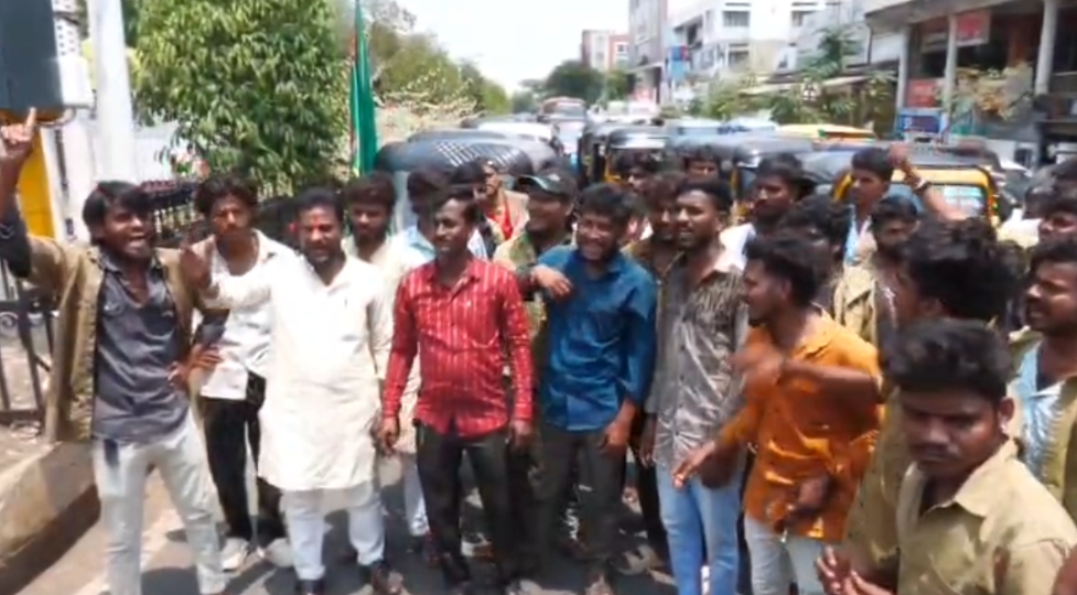 Auto drivers stage protest over rising auto gas prices