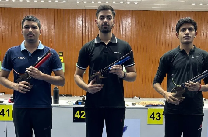 Samrat narrowly misses final, Divya shines