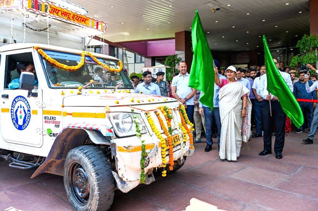 Delhi deploys 13 mobile heat relief units