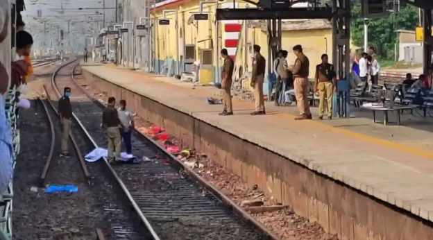 Train crushes 6 pilgrims to death at a railway station in UP
